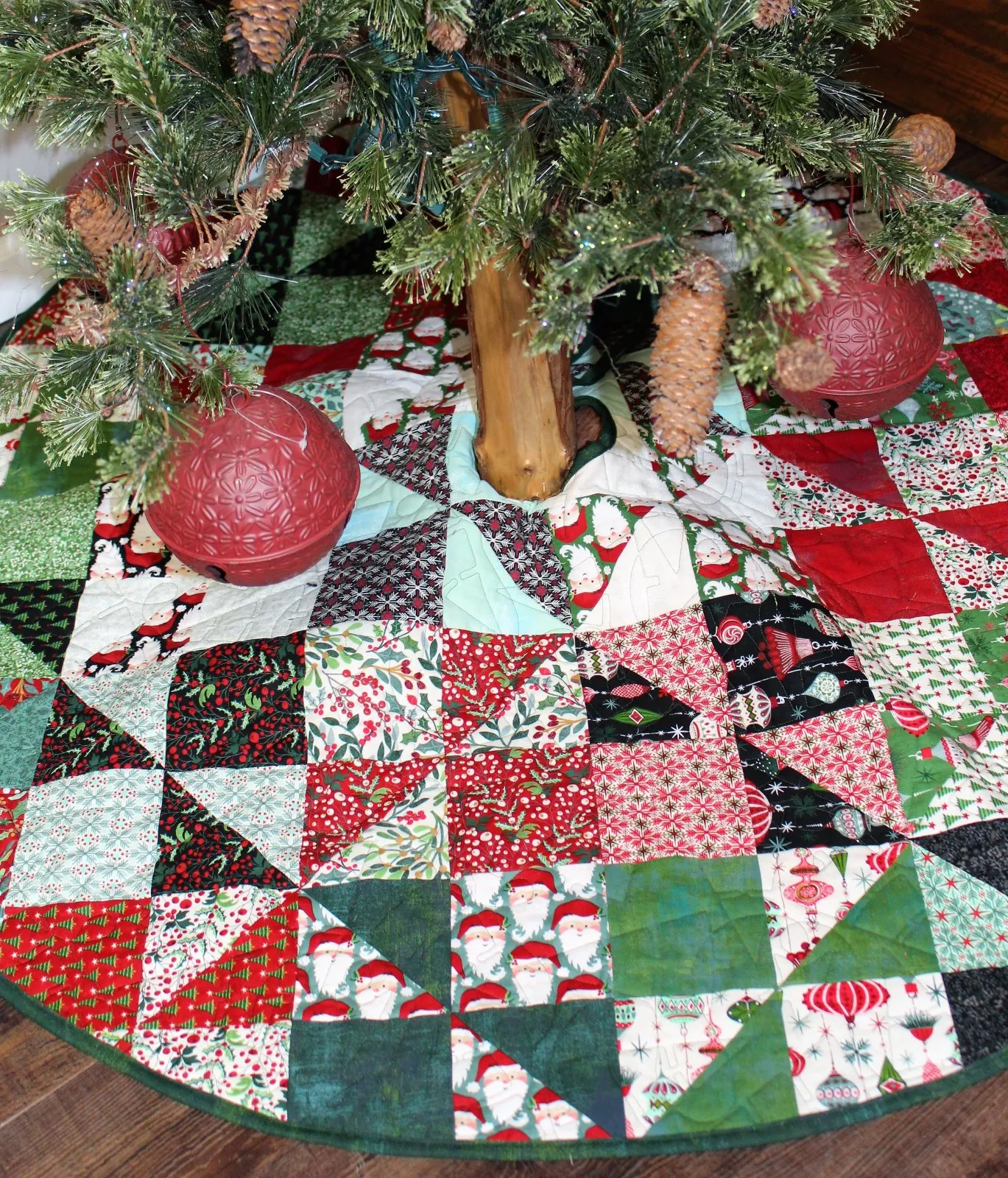 Old Fashion Christmas Tree Skirt -D - 702565665594