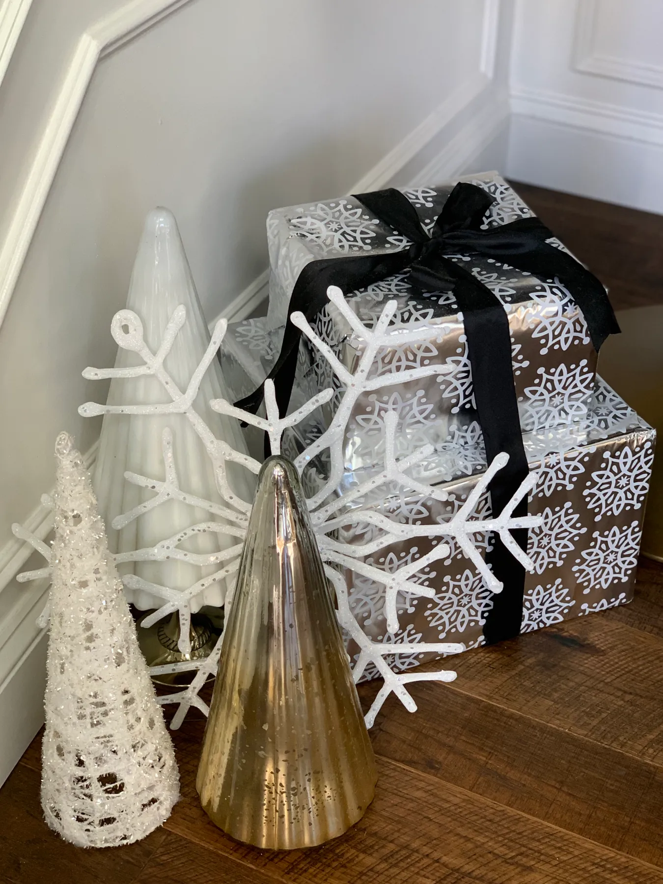 Our Foyer Decorated For Christmas - Haneen's Haven