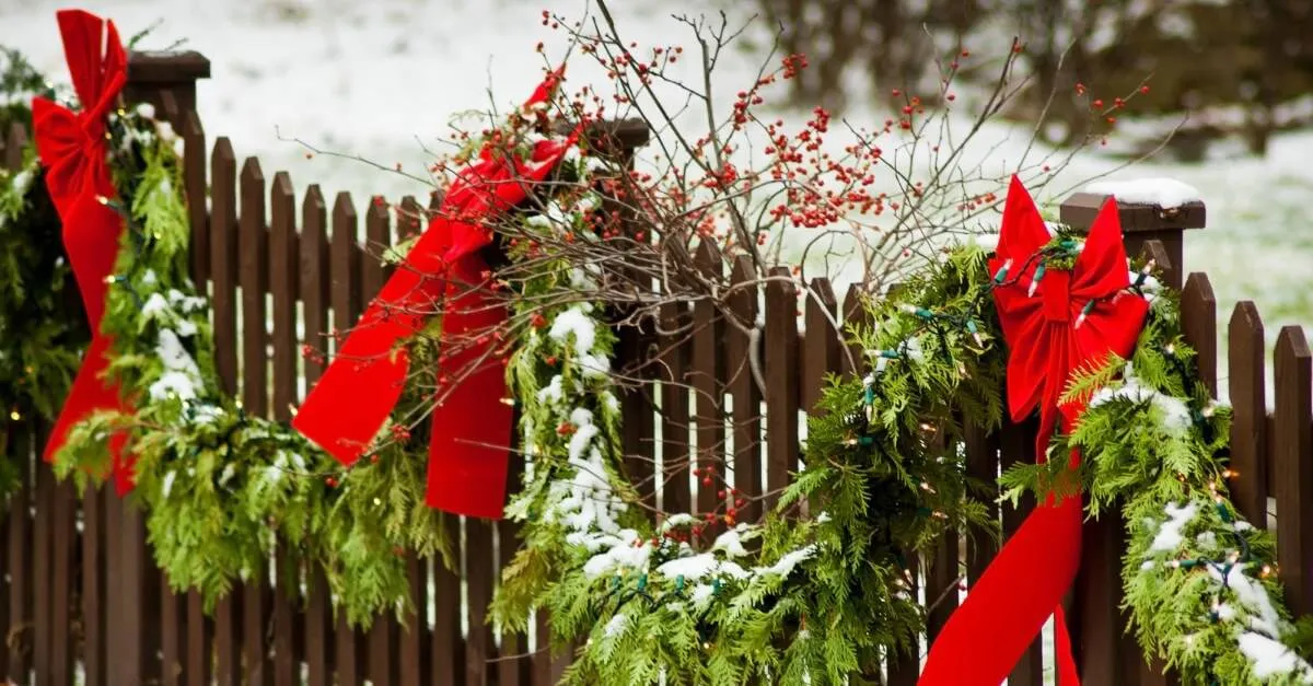 Outdoor Christmas Decorations To Celebrate The Season • FamilyApp