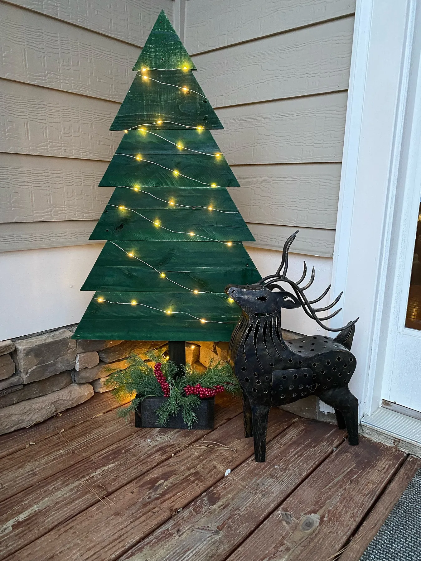 Outdoor Christmas Wood Decorated Tree Christmas Trees DIY Pallet Christmas Trees For Outdoors Pretty DIY Home