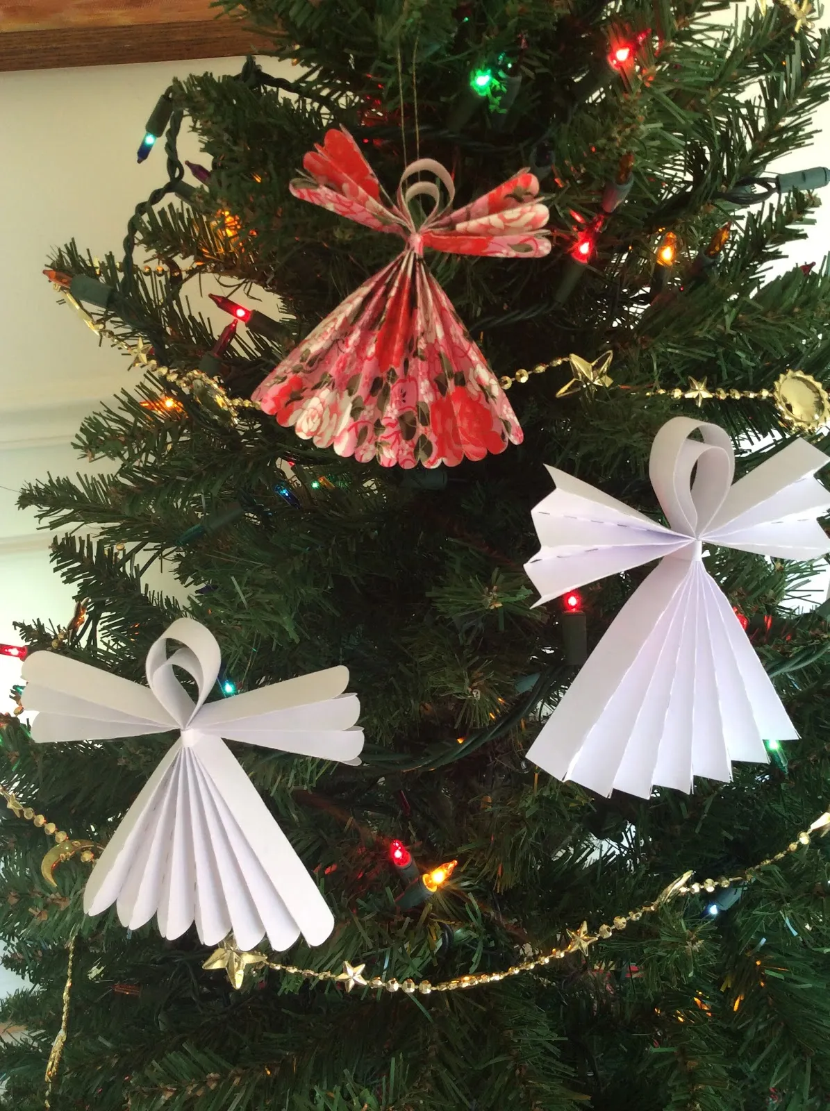 Papercrafts and other fun things: Christmas Angel Ornament