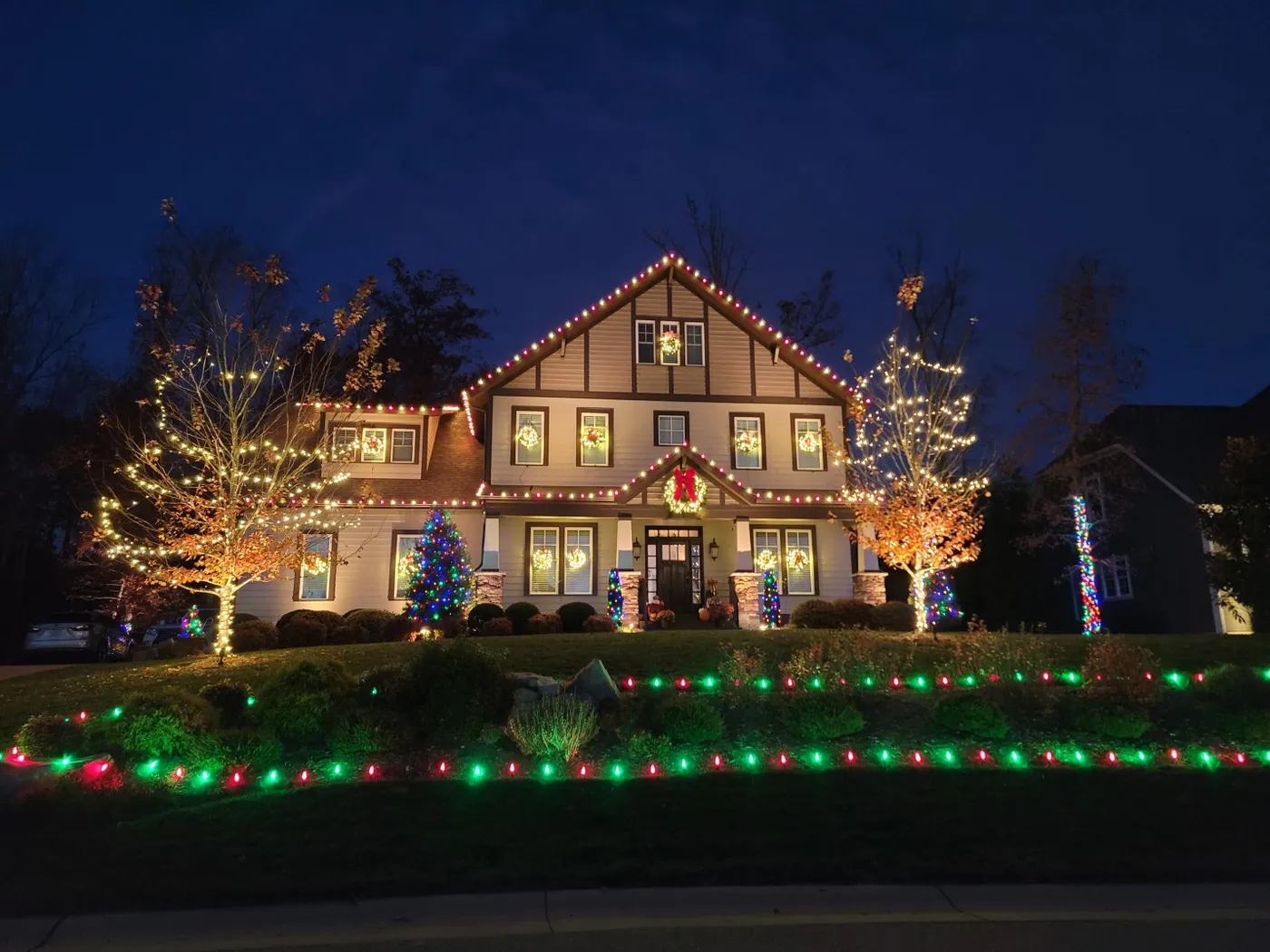 Pros and Cons of Holiday Lighting vs. Permanent Roofline Lighting