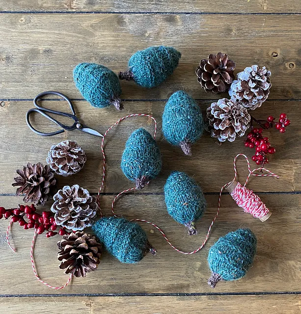 Ravelry: Tiny Evergreen Garland pattern by RosiePosieKnitCo
