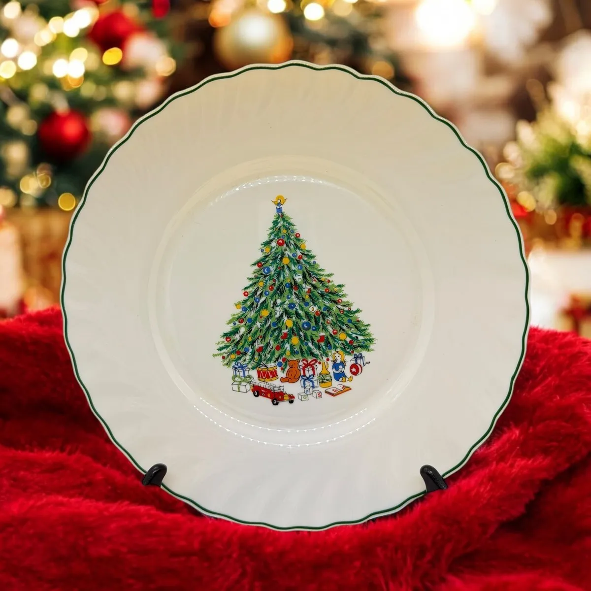 Red Vintage Christmas Dinner Plates The Most Iconic Vintage Christmas Plates