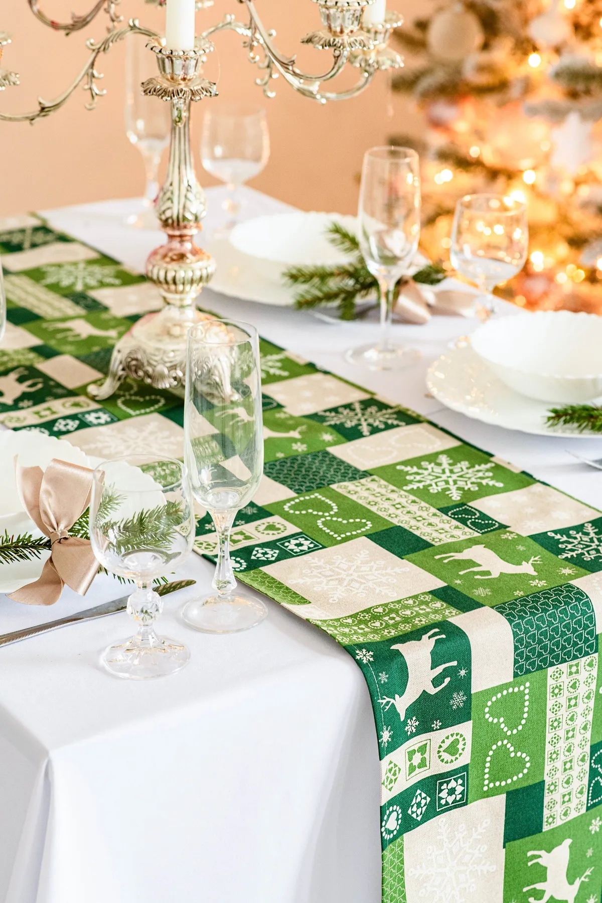 Reindeer table runner, Green Christmas table topper, Festive table dec – Decordora