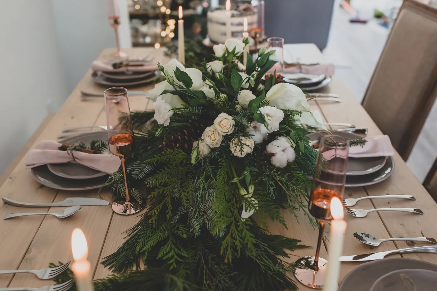 Rustic and Cozy Christmas Holiday Tablescape Inspiration