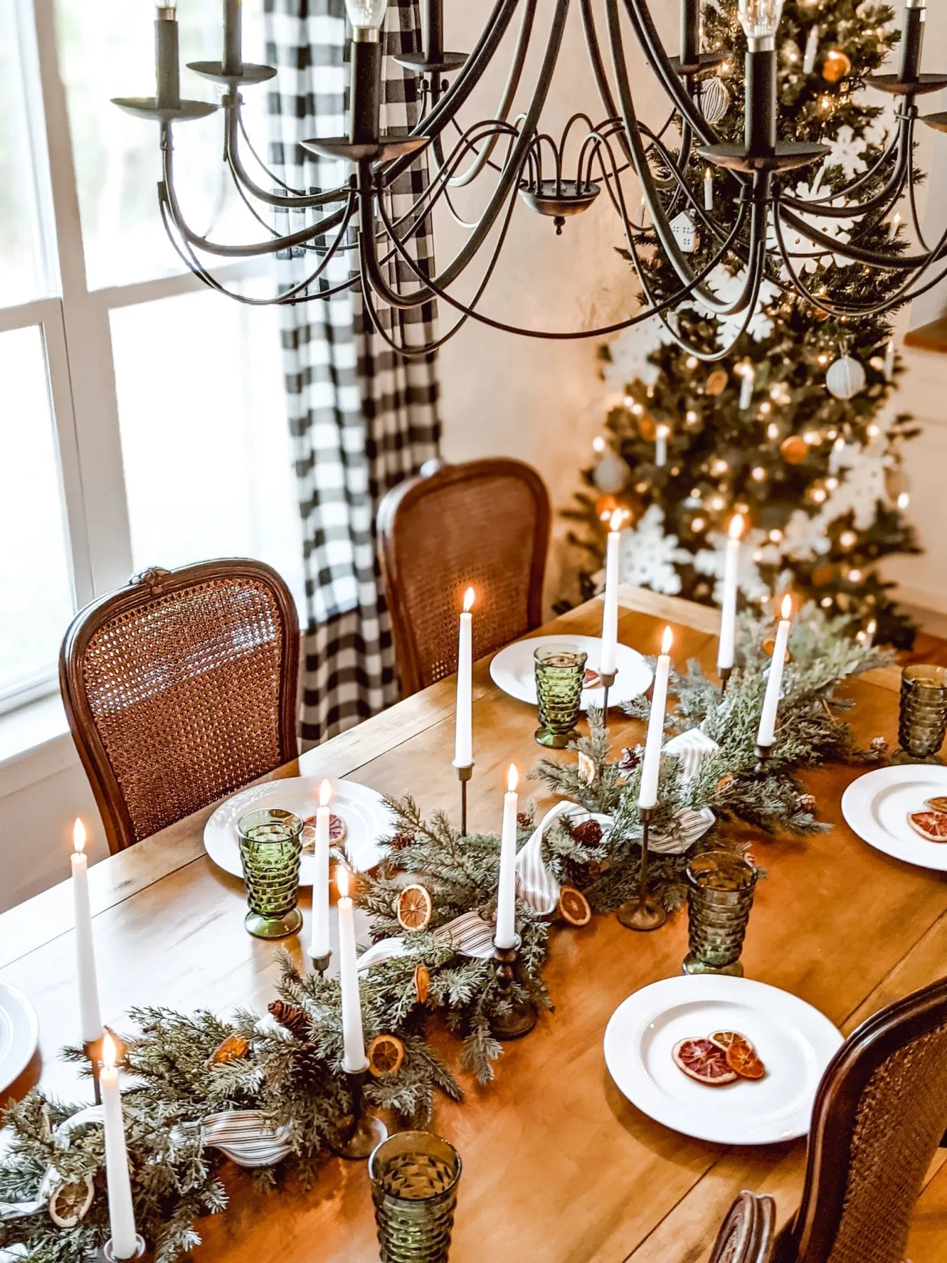 Rustic Christmas Tablescapes Christmas Dining Table Centerpiece Ideas  Classic Farmhouse Christmas Tablescape With Dried Orange Accents White And  Woodgrain