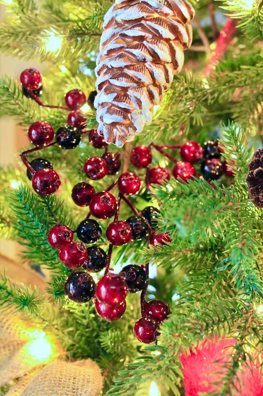 Rustic Winter Woodland Christmas Tree Ideas | RED WINE DRAGONS