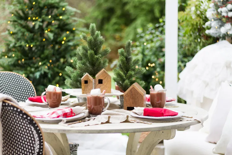 Simple Outdoor Christmas Table Decorating - A Christmas Tablescape Tour -  zevy joy