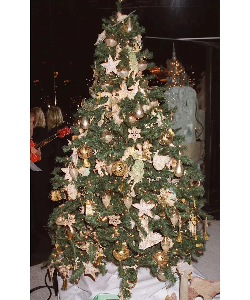 Sophia Loren's 2000 Christmas Tree Sets a Standard for Holiday Glamour – It  Reinvents Vintage Design