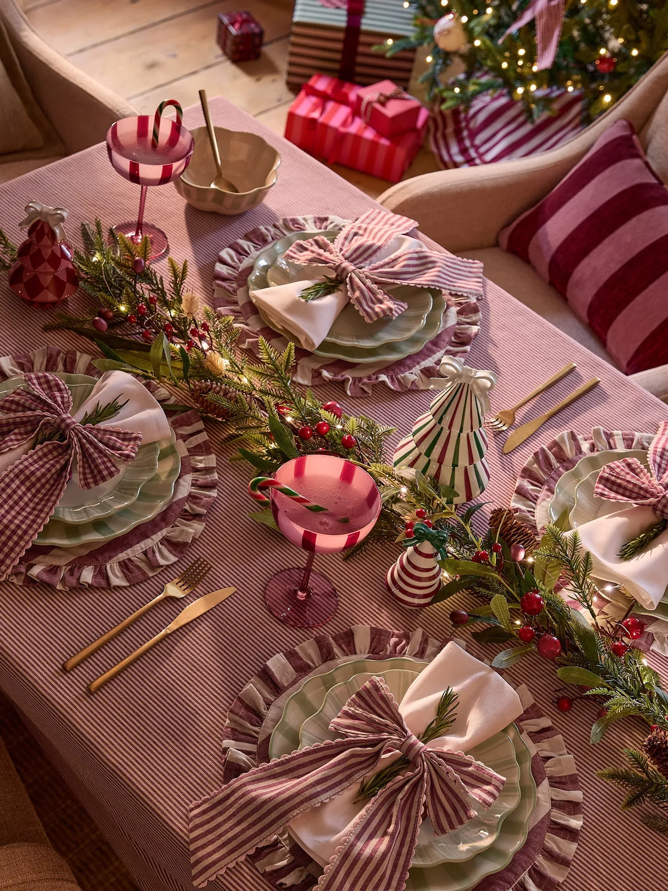 Stripes are 2026's biggest Christmas tablescaping trend – and Next nails  the look for £28 - Yahoo Life UK