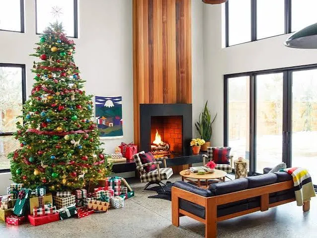 Stylists' Tips for Decorating a Photo-Ready Christmas Tree | HGTV