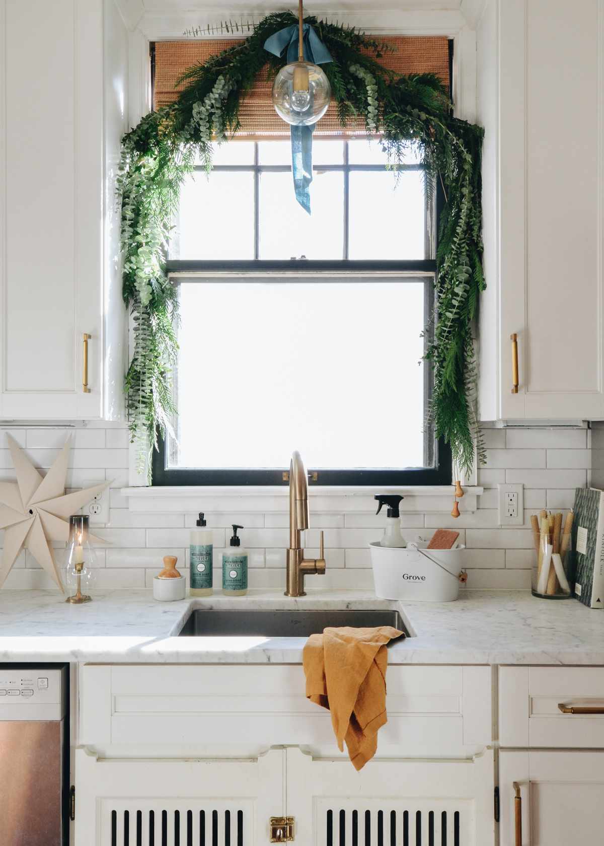 The Best Window Decorations for Christmas