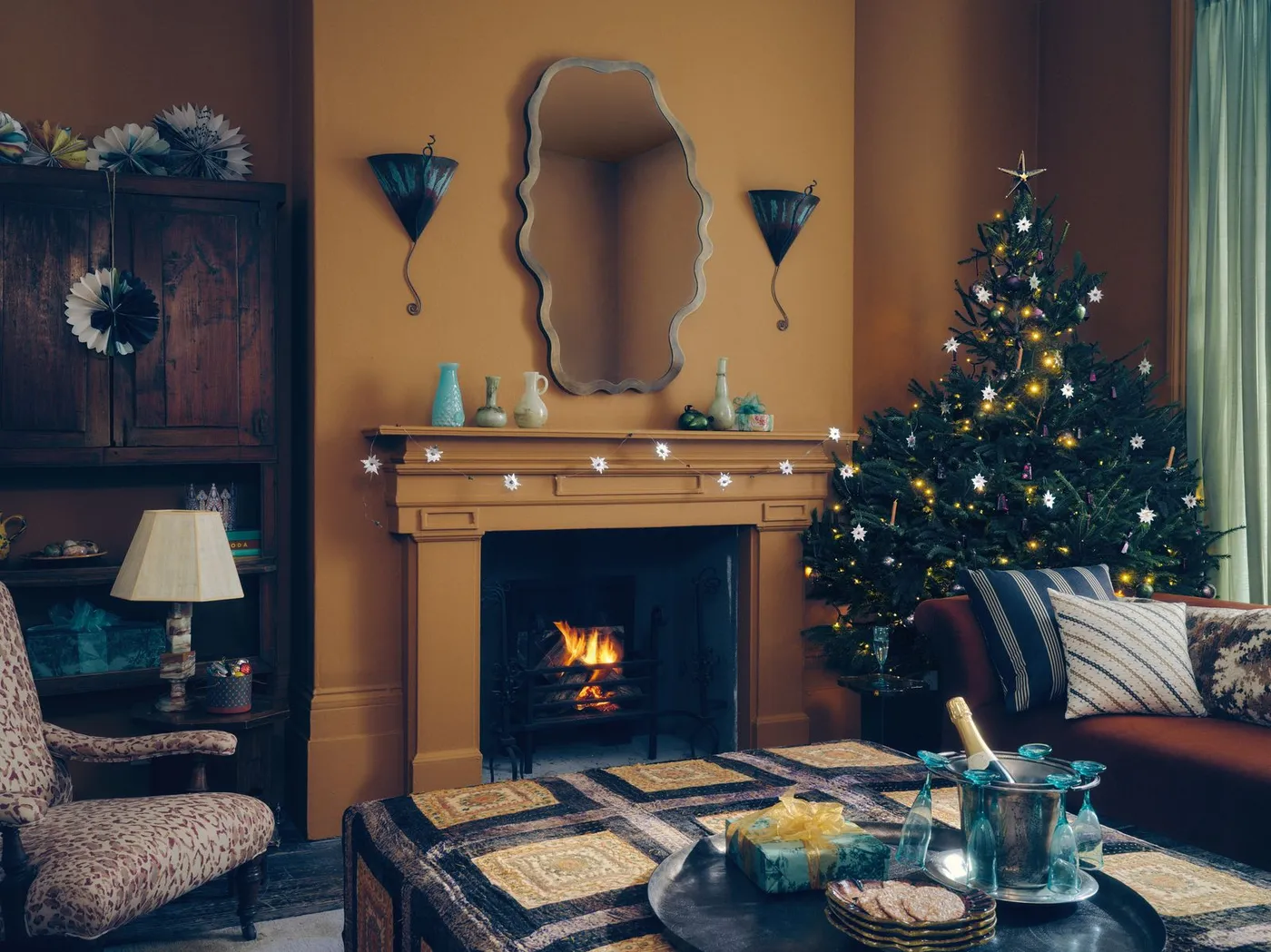 The dos and don'ts of decorating a Christmas tree | House & Garden