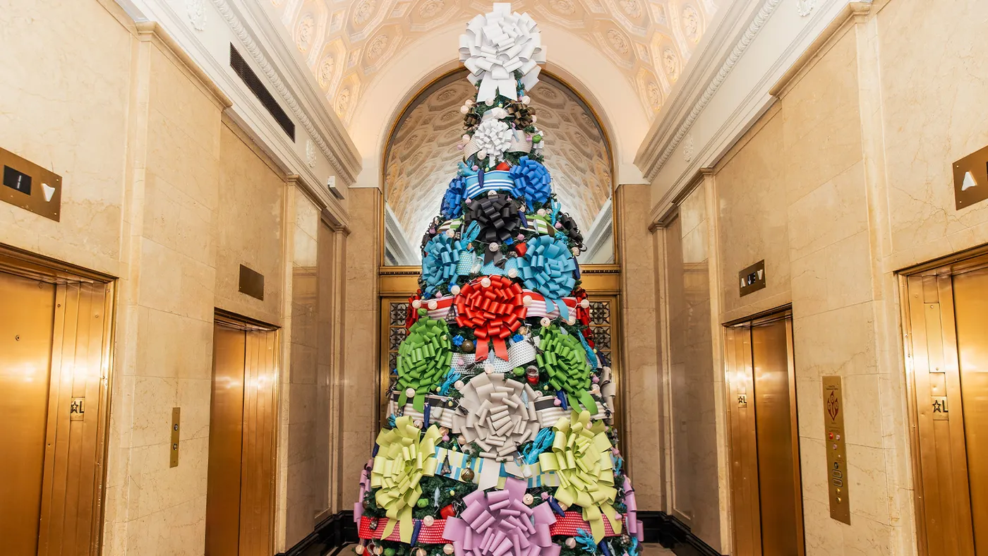 The most whimsical hotel Christmas trees around the…