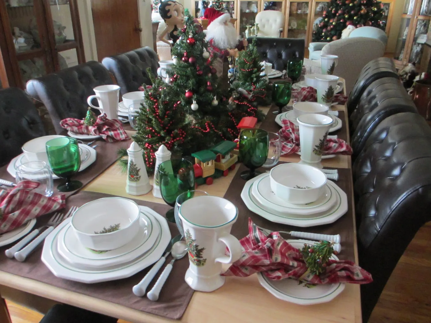 The Welcomed Guest: Christmas Breakfast Tablescape with Pfaltzgraff