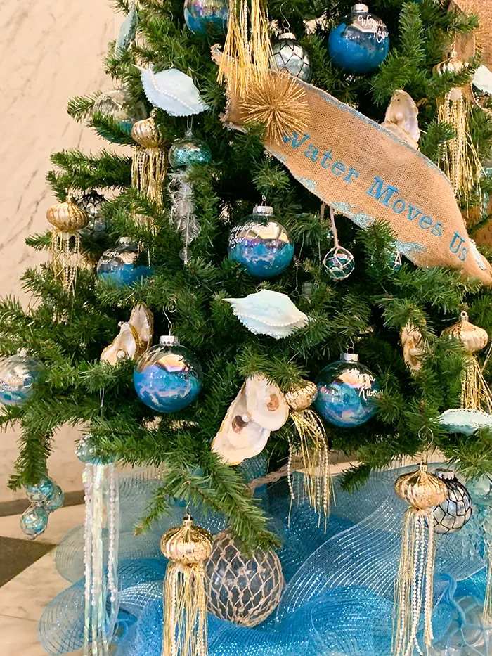 Three Unique Christmas Trees - Remodelando la Casa