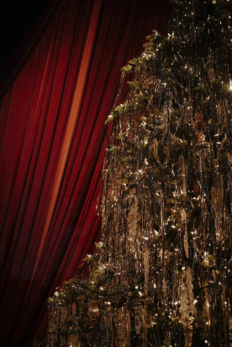Tinsel Christmas Trees Are Back, Thanks to Chic Designer Tips