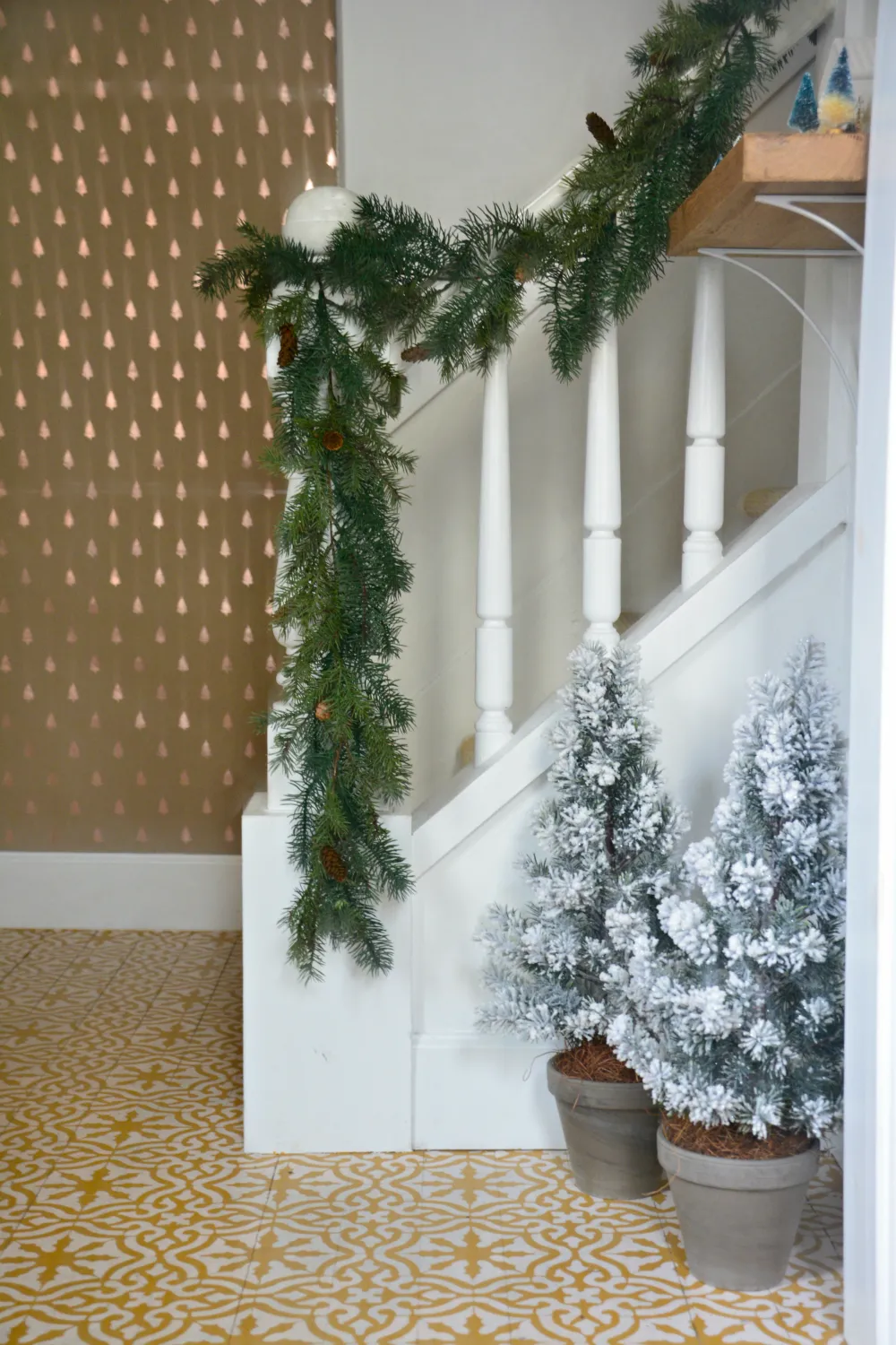 Tiny Foyer Christmas Decor