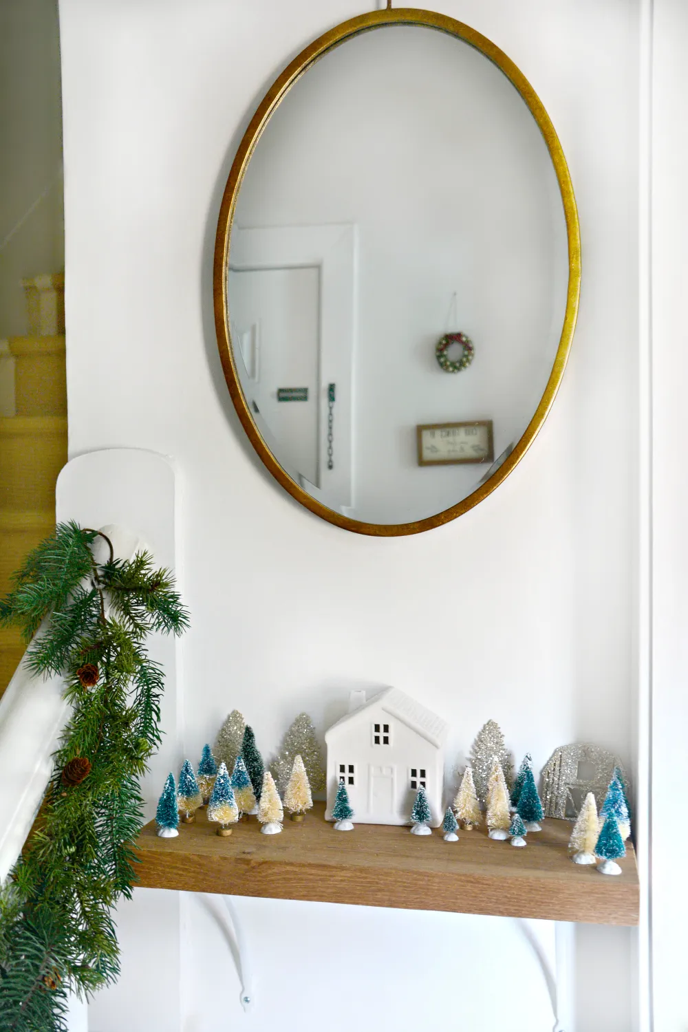 Tiny Foyer Christmas Decor