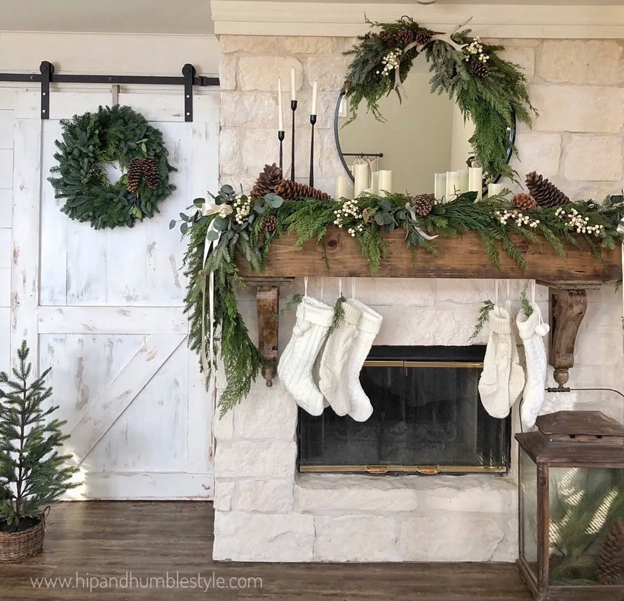 Tips on creating a beautiful Christmas mantel | Christmas Decorating Tips