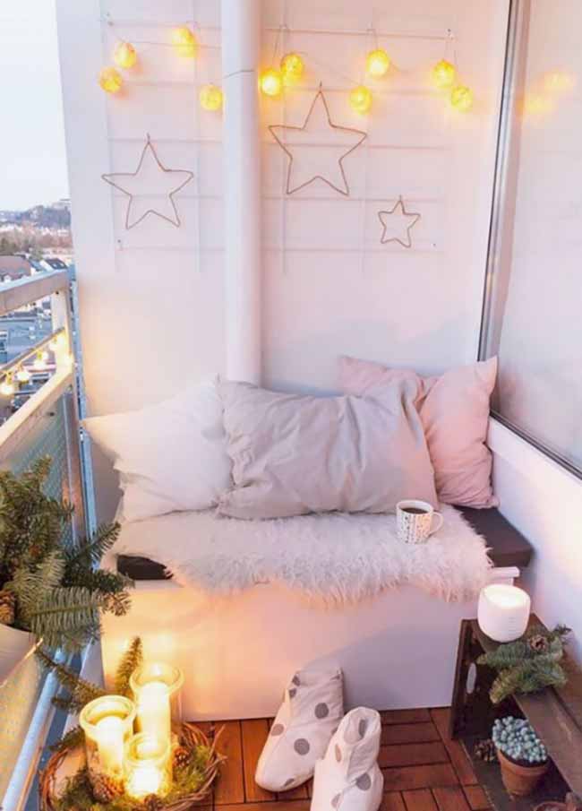 Top 32 Christmas Balcony Decorating Ideas for a Magical Holiday
