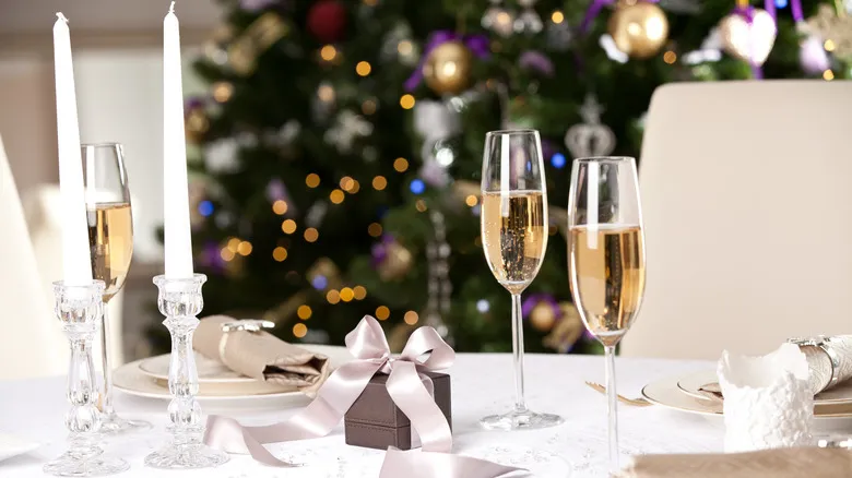 Top 5 Color Schemes For Your New Year's Eve Dinner Party