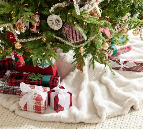 Tree Skirt 25% Off All Stockings & Tree Skirts | Pottery Barn