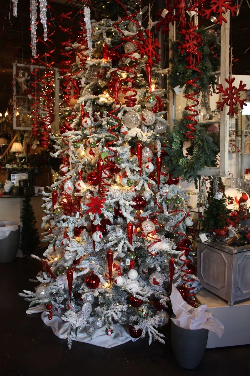 Use Splashes of Red to Creative a Festive Home for the Holidays