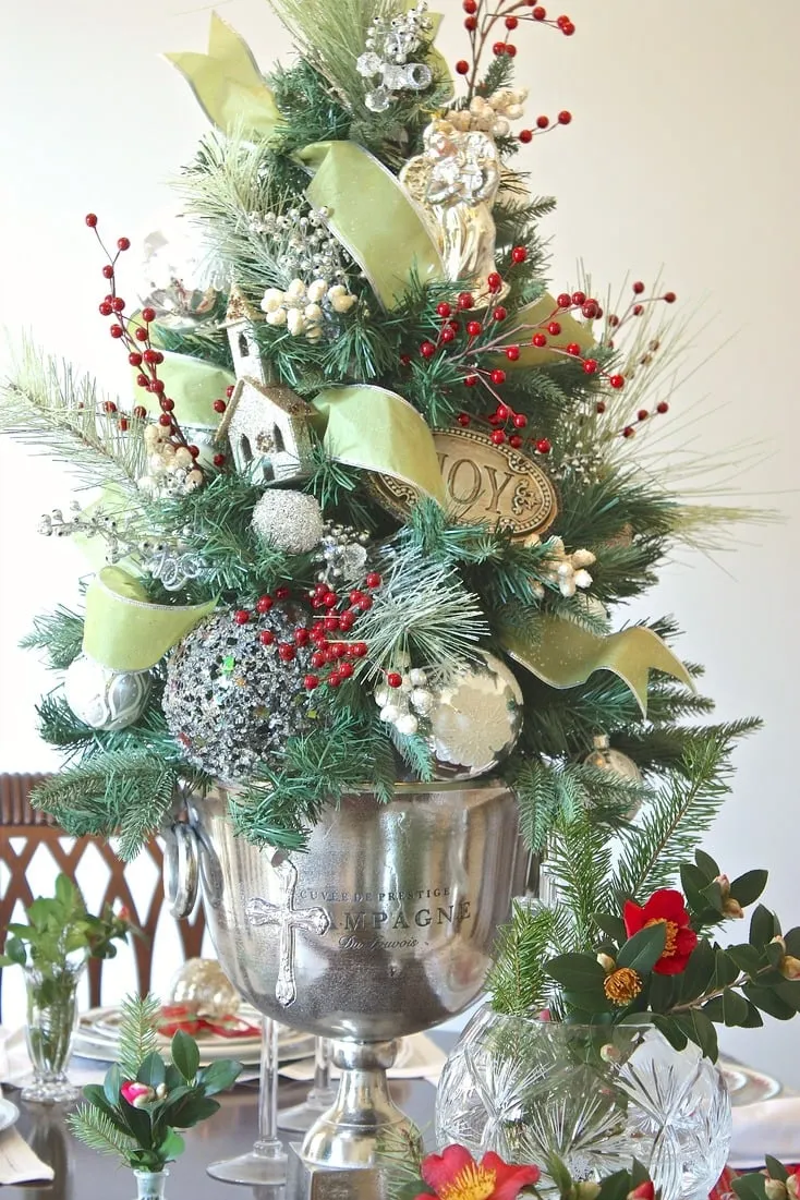 Use these Creative Christmas Decorating Tricks this Year