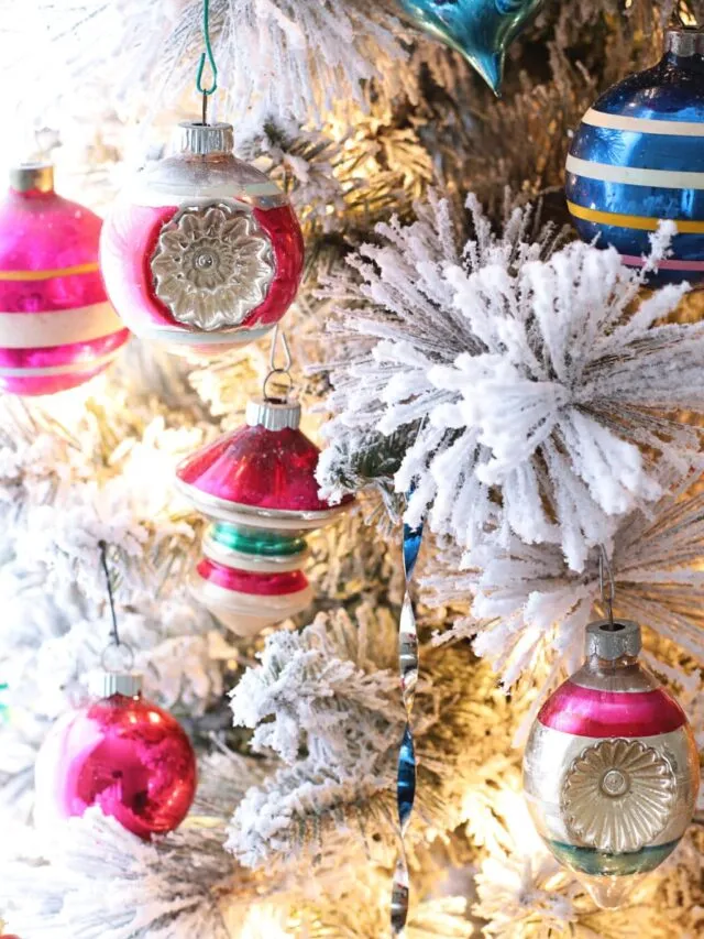 VINTAGE CHRISTMAS DECORATIONS | FOR A FESTIVE RETRO HOLIDAY