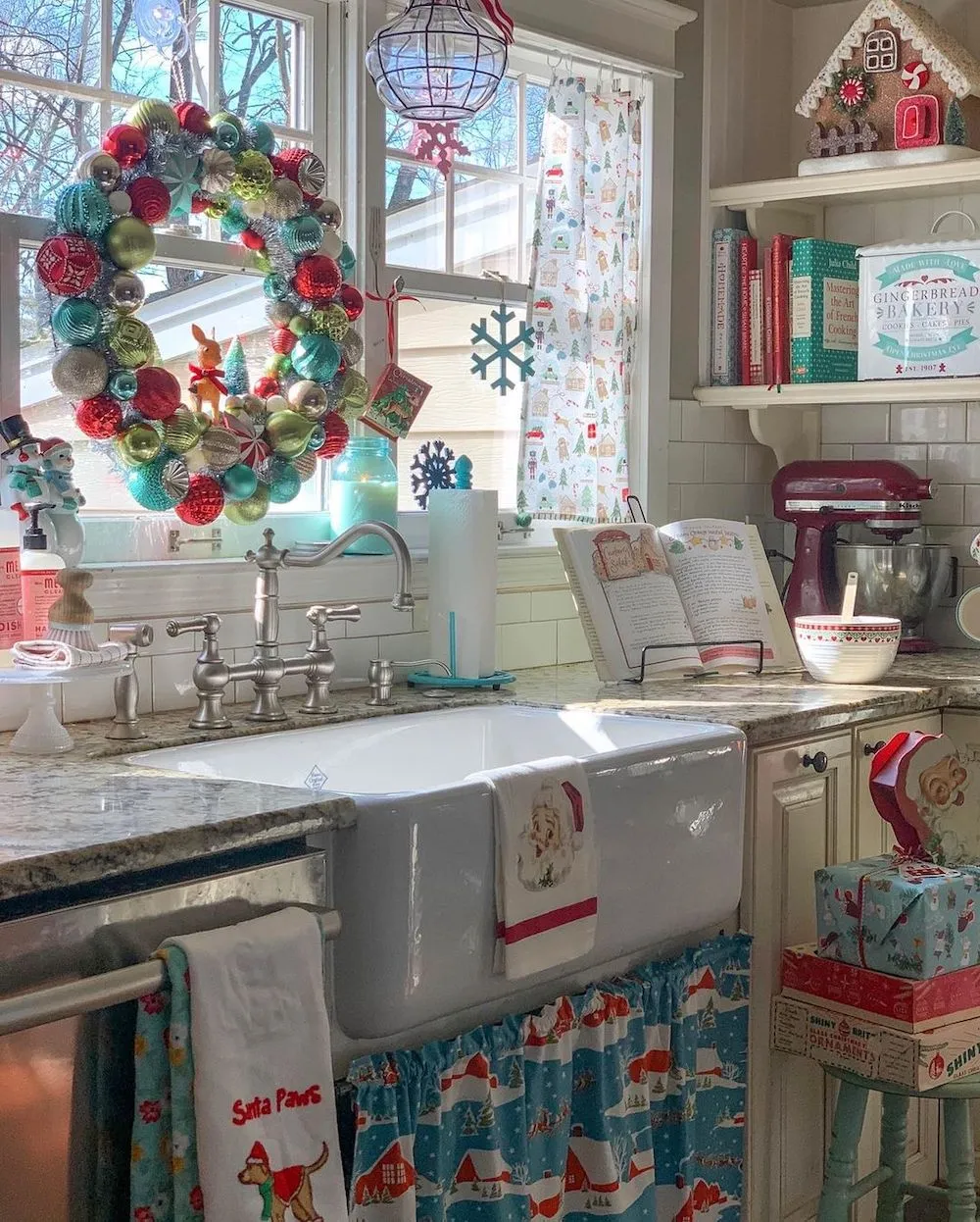Vintage Christmas Kitchen Decor 29 Vintage-Inspired Christmas Kitchen  Decorating Ideas Kitchen Christmas Theme, Cozy Christmas