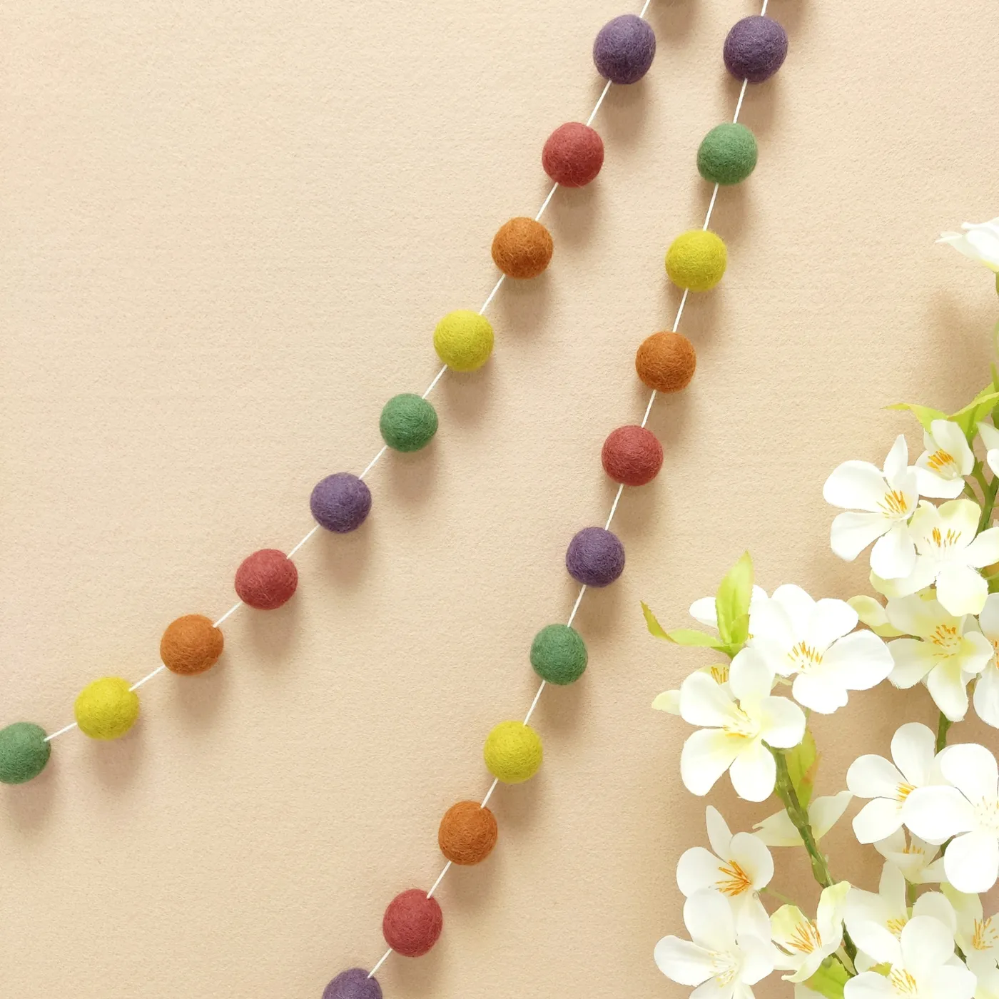 Vintage retro multicolored felt ball garland interior decor | CELAINEDECO