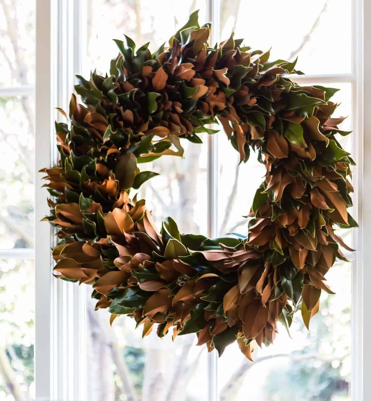 Weston Farms Magnolia Swan Wreath — Weston Farms