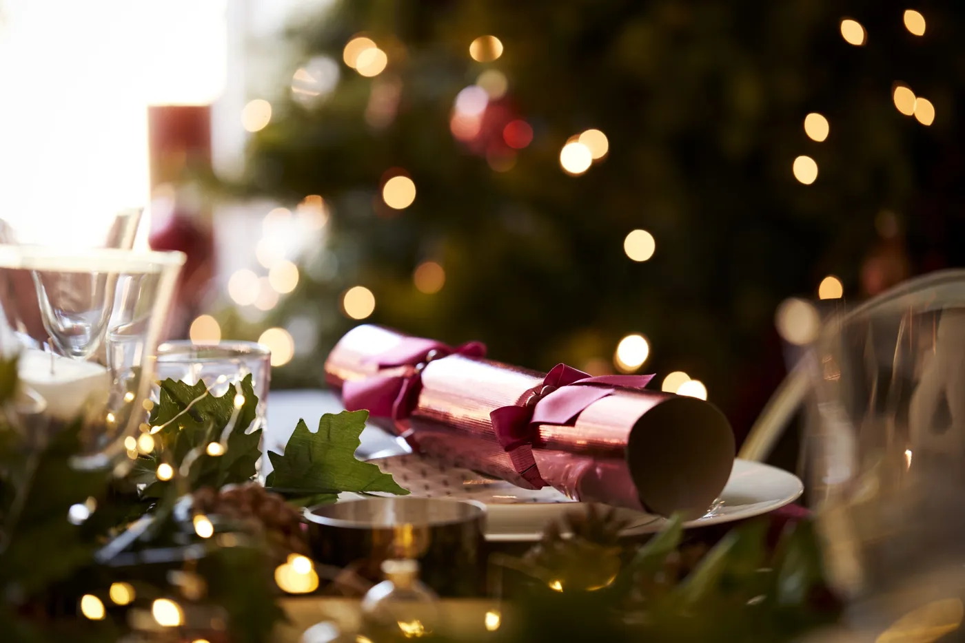 What are Christmas Crackers and how do I use them? | Fir Tree: Dublin  Christmas Tree Delivery