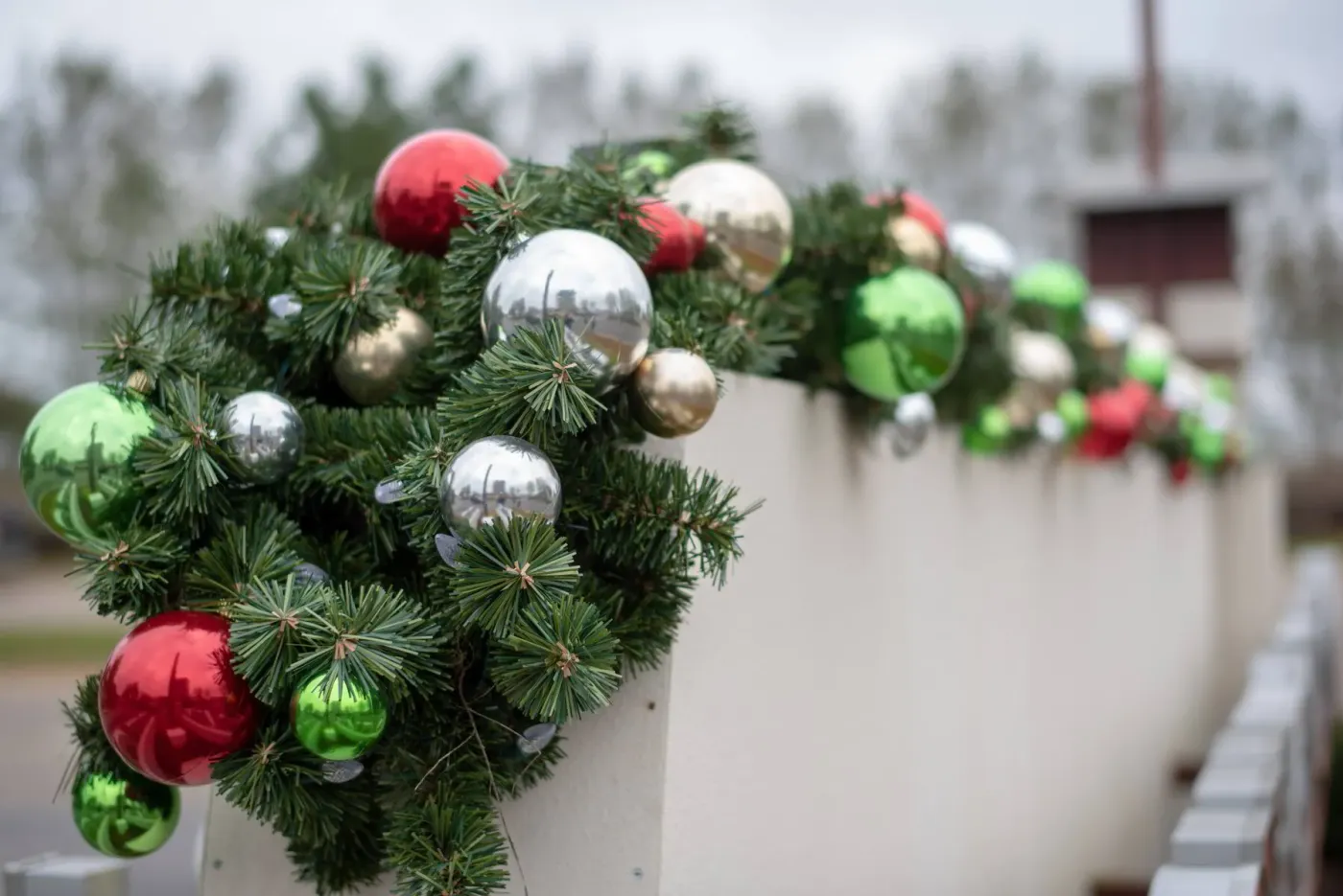 What Is a Christmas Garland?