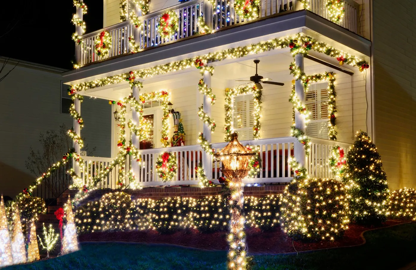 When Do Americans Hang Their Holiday Lights? (2026) | Today's Homeowner