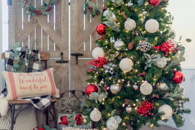When to Put Up the Christmas Tree? Louisiana Poll Results