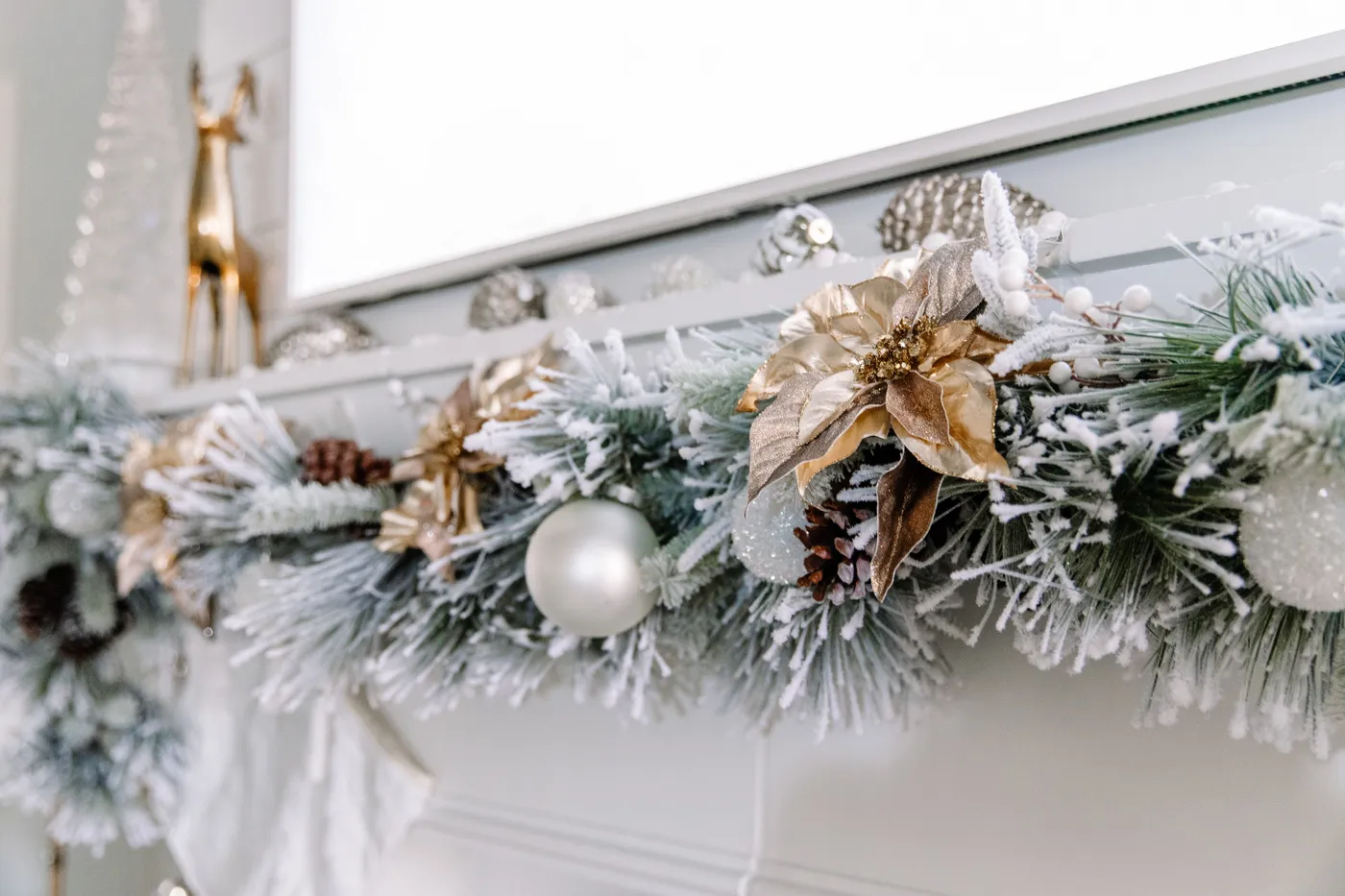 White and Gold Christmas Living Room: Tree & Mantel
