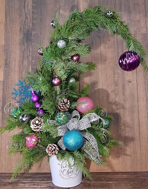Whoville Tree Block Party (XM22-10) – Bunches Flower Co.