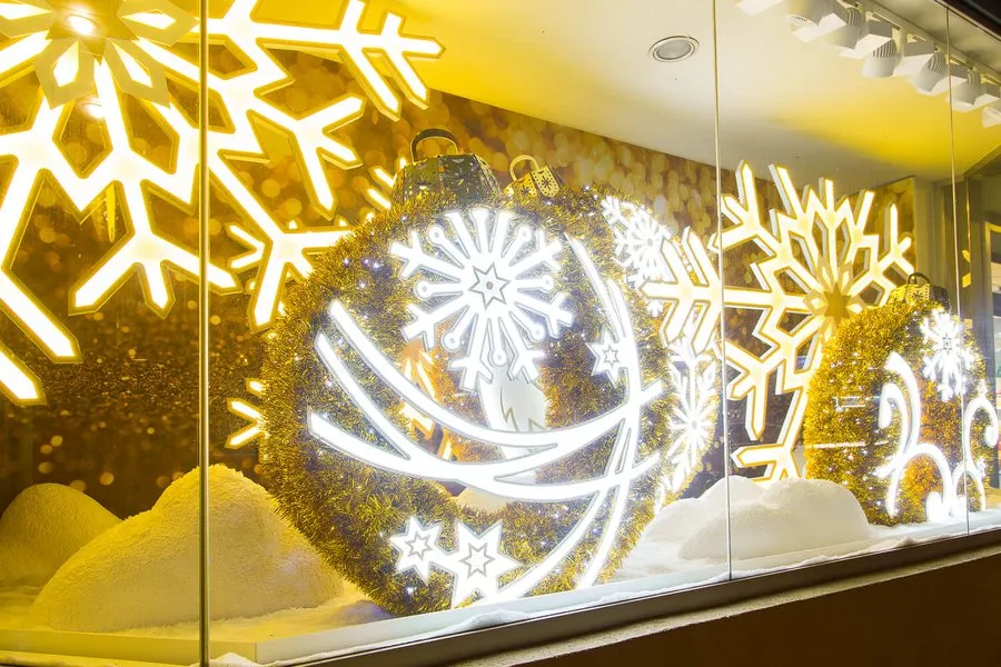 Winter showcase Roshen 2018 ᐈ Order window dressing services from the best  specialists | LoraShen
