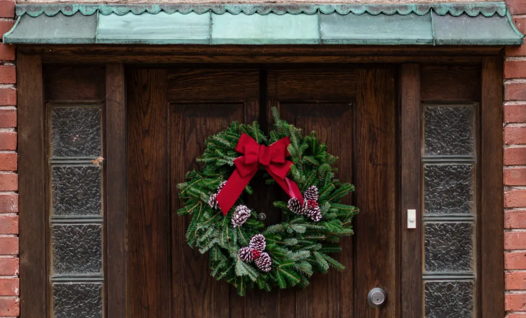 Winter Wreaths to Make Your Front Door Festive! - Giggle Magazine