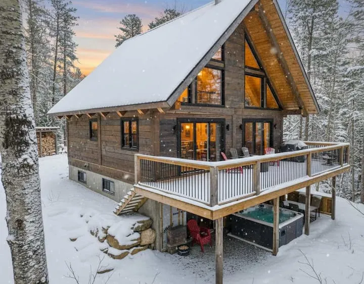 Wooden Chalet with Hot Tub | L'Inukshuk - Houses for Rent in  Saint-Alexis-des-Monts, Quebec, Canada - Airbnb